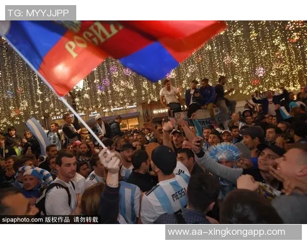 安东尼奥半决赛后狂欢庆祝站桌挥拳展现激情与力量 安东尼奥半决赛后狂欢庆祝站桌挥拳展现激情与力量